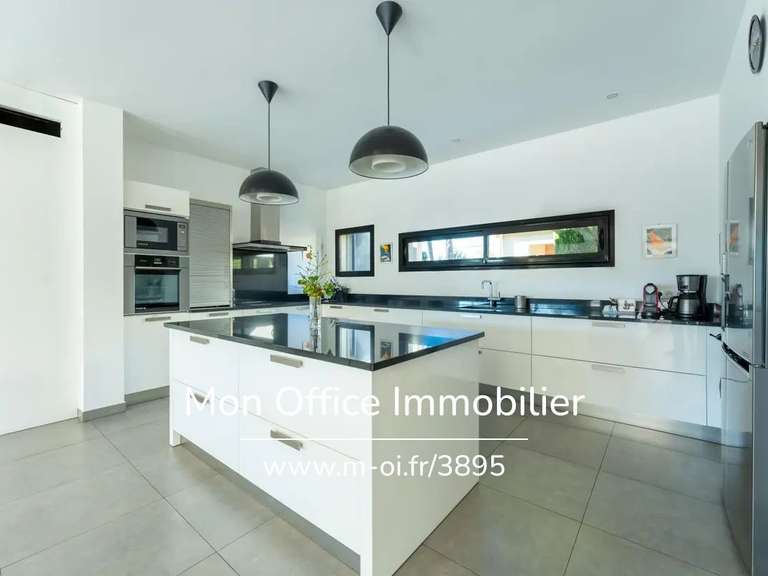 Maison Le Beausset - 3 chambres - 212m²