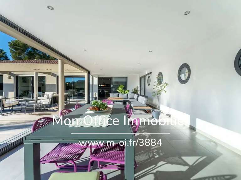 Maison Le Beausset - 3 chambres - 212m²