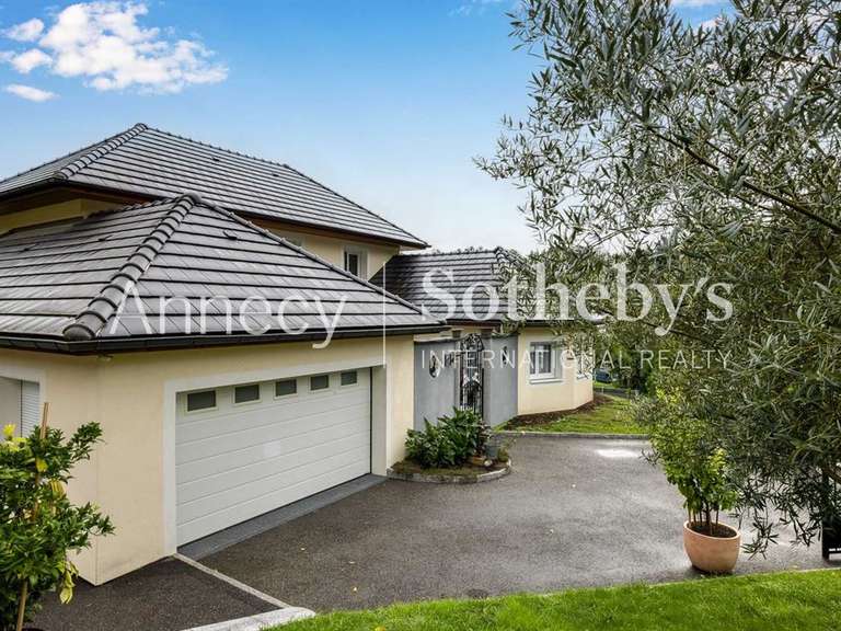 Maison Le Bourget-du-Lac - 3 chambres - 156m²