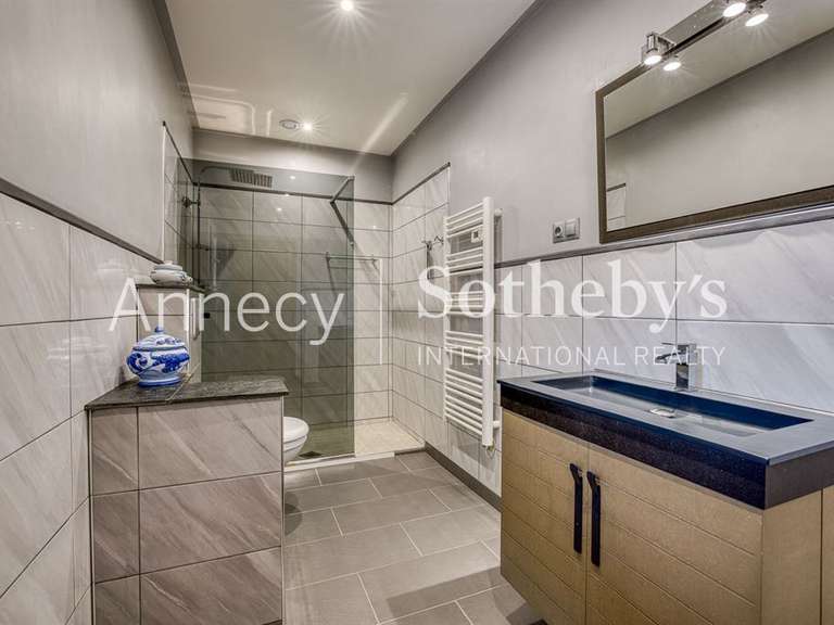 Maison Le Bourget-du-Lac - 3 chambres - 156m²