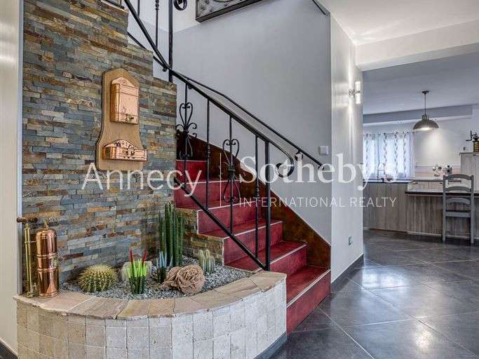 Maison Le Bourget-du-Lac - 3 chambres - 156m²