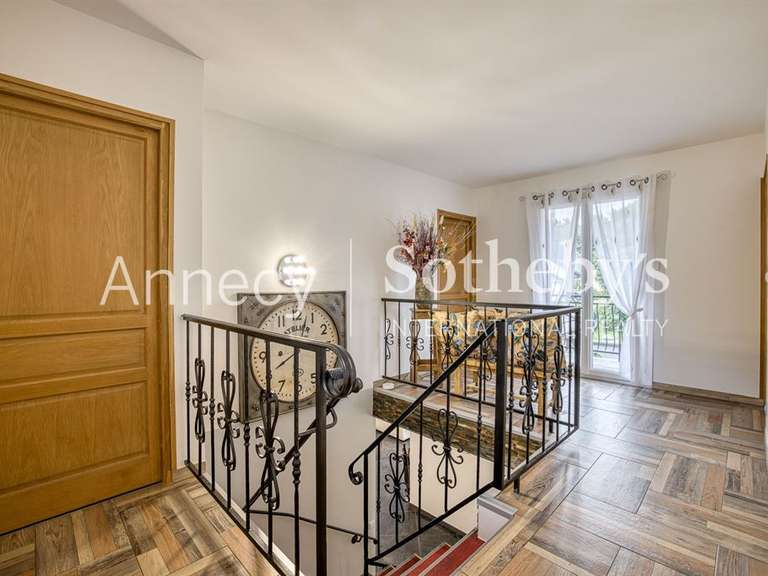 Maison Le Bourget-du-Lac - 3 chambres - 156m²