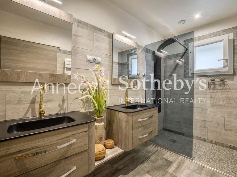 Maison Le Bourget-du-Lac - 3 chambres - 156m²