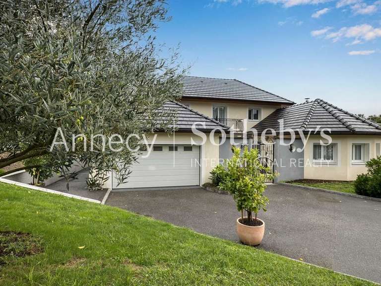 Maison Le Bourget-du-Lac - 3 chambres - 156m²