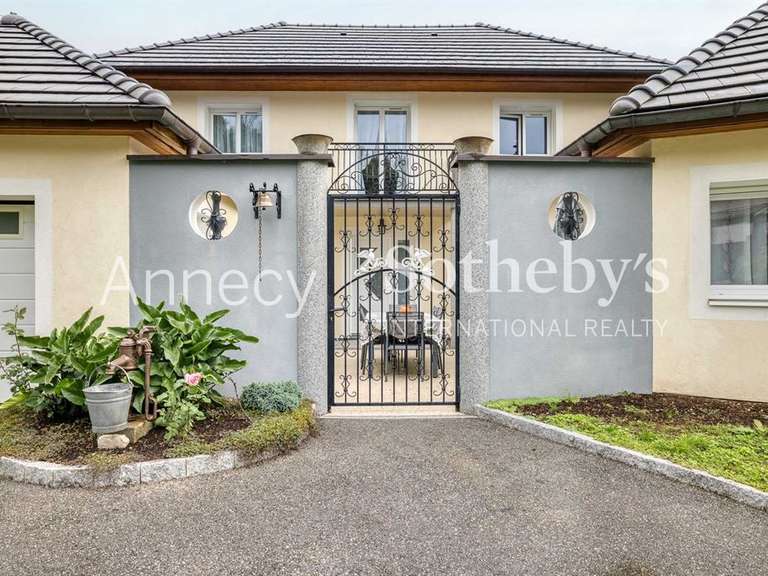 Maison Le Bourget-du-Lac - 3 chambres - 156m²