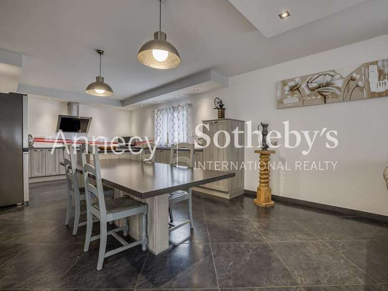 Maison Le Bourget-du-Lac - 3 chambres - 156m²