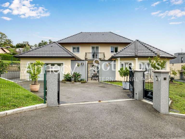 Maison Le Bourget-du-Lac - 3 chambres - 156m²