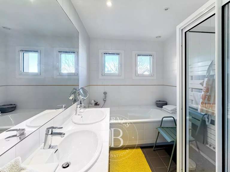 Maison Le Bourget-du-Lac - 3 chambres - 140m²