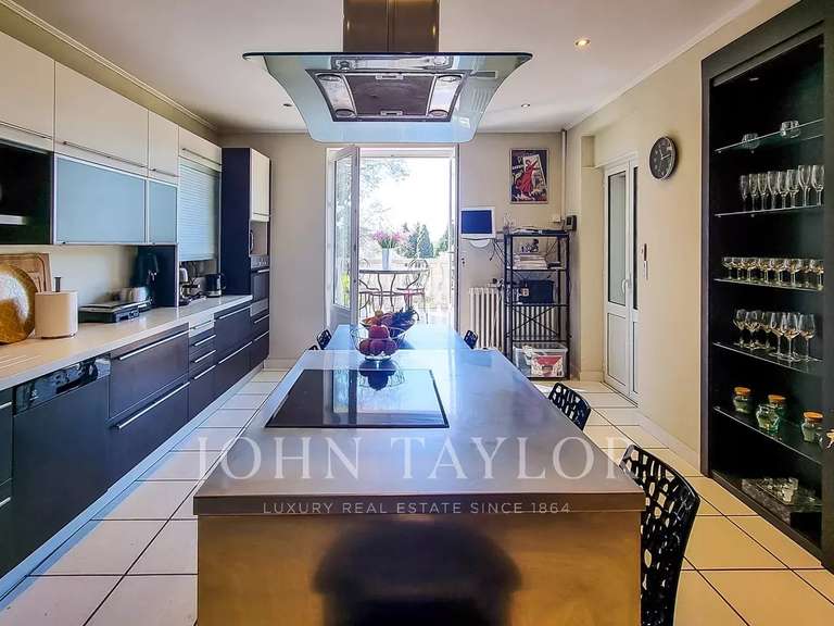 Maison Le Cannet - 9 chambres - 377m²