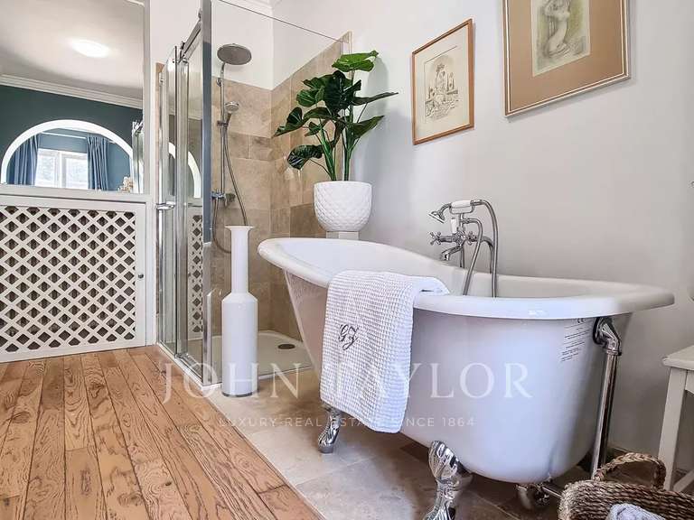 Maison Le Cannet - 9 chambres - 377m²