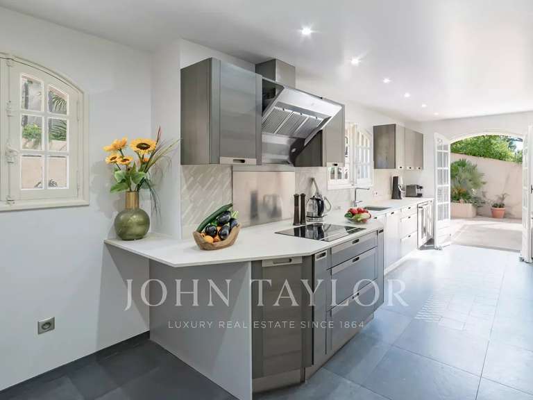 Maison Le Cannet - 6 chambres - 348m²