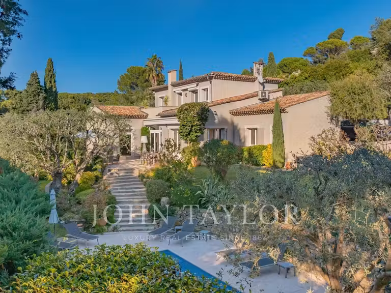 Maison Le Cannet - 3 chambres - 219m²