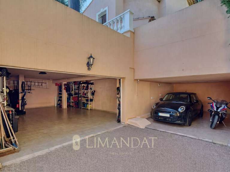 Propriété Le Cannet - 4 chambres - 313m²