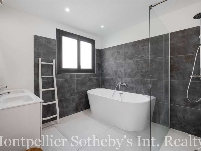 Maison Le cap-d-agde - 1 chambre - 184m²