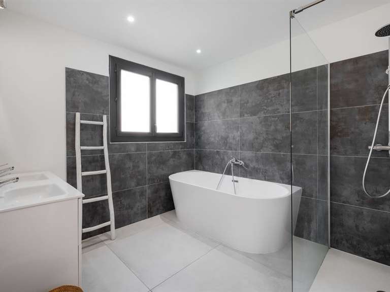 Maison Le cap-d-agde - 1 chambre - 184m²