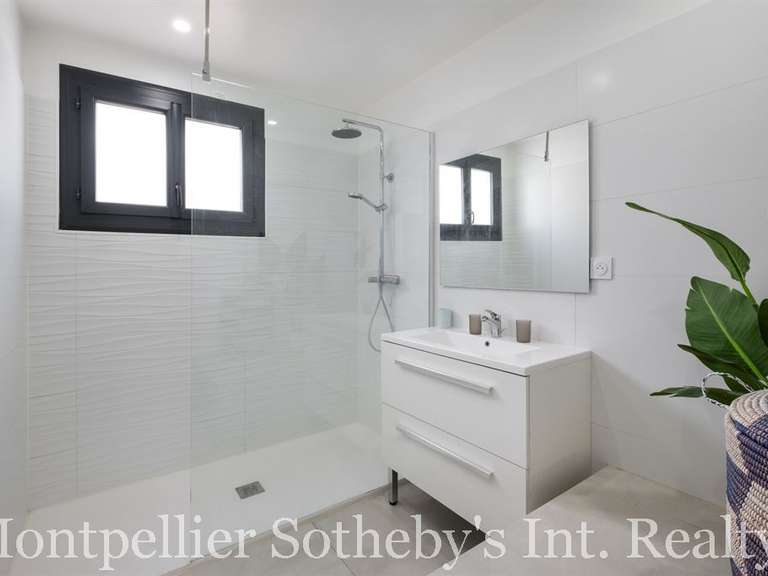 Maison Le cap-d-agde - 1 chambre - 184m²