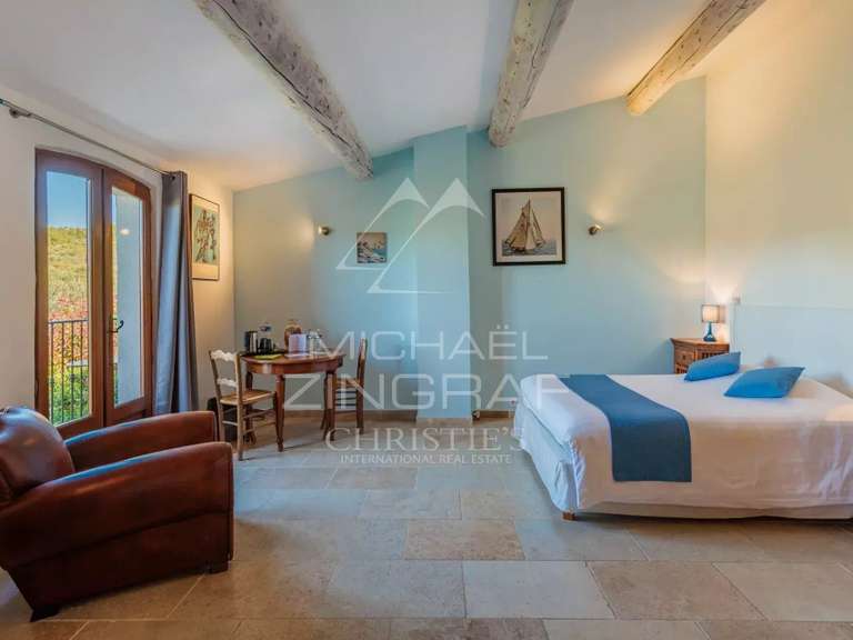 Propriété Le Castellet - 13 chambres - 851m²