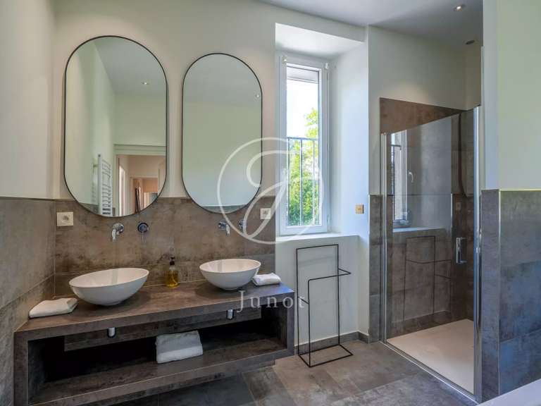 Propriété Le Cellier - 485m²