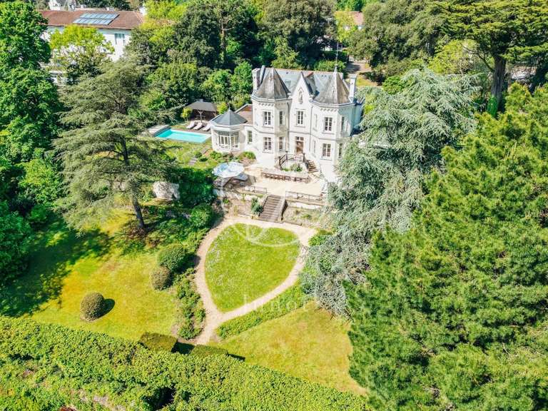 Propriété Le Cellier - 485m²