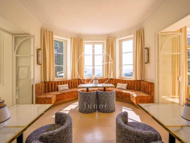 Propriété Le Cellier - 485m²