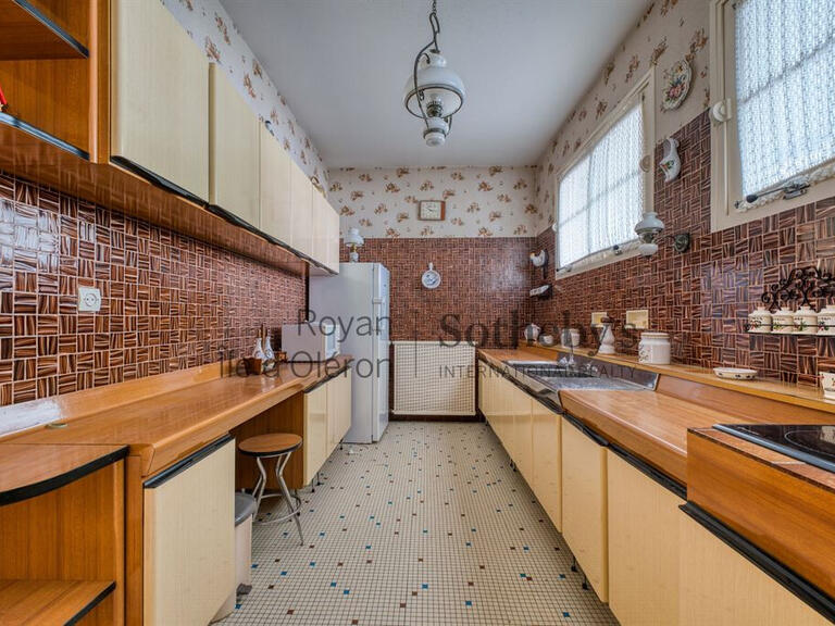 House Le Château-d'Oléron - 6 bedrooms - 402m²