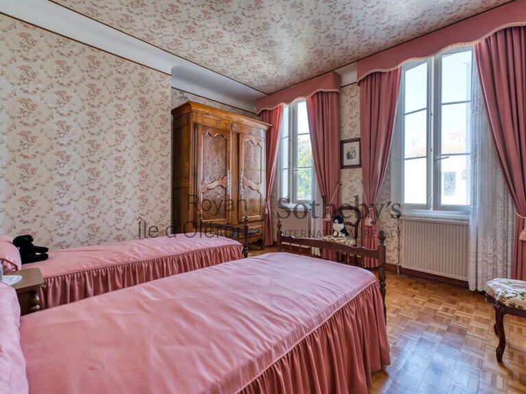 House Le Château-d'Oléron - 6 bedrooms - 402m²
