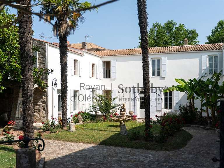 Maison Le Château-d'Oléron - 6 chambres - 402m²