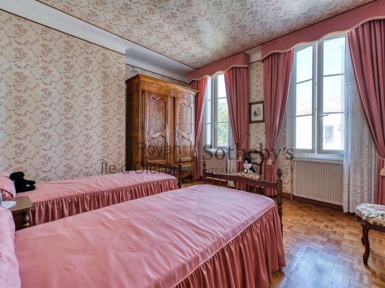 Maison Le Château-d'Oléron - 6 chambres - 402m²