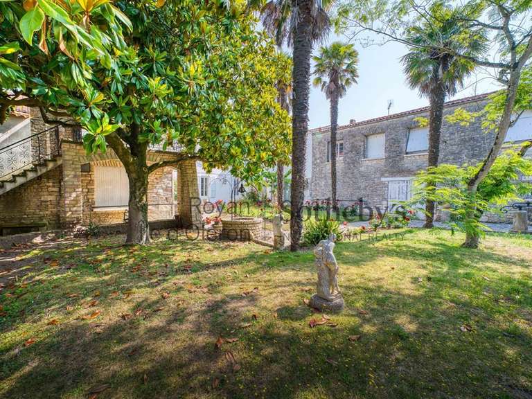 Maison Le Château-d'Oléron - 6 chambres - 402m²