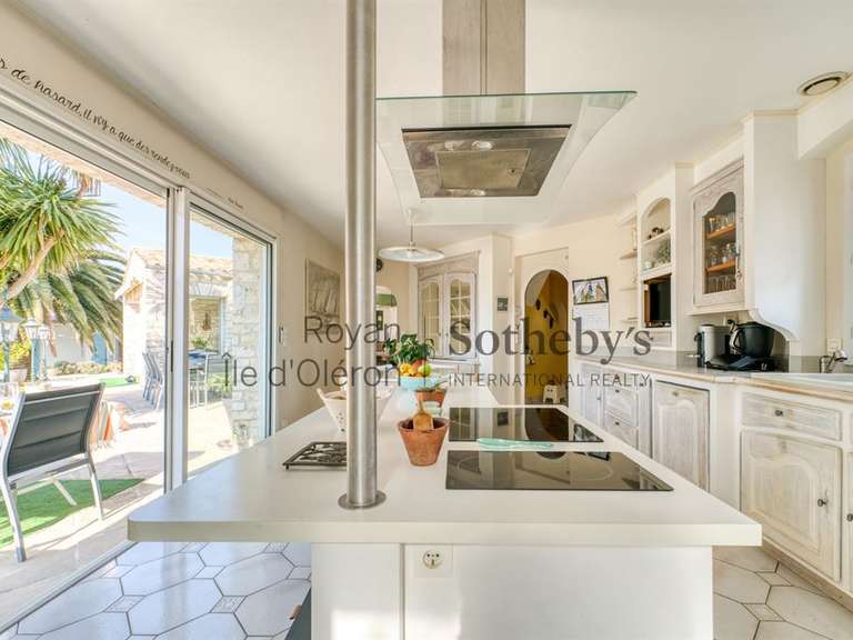 Maison Le Château-d'Oléron - 4 chambres - 300m²