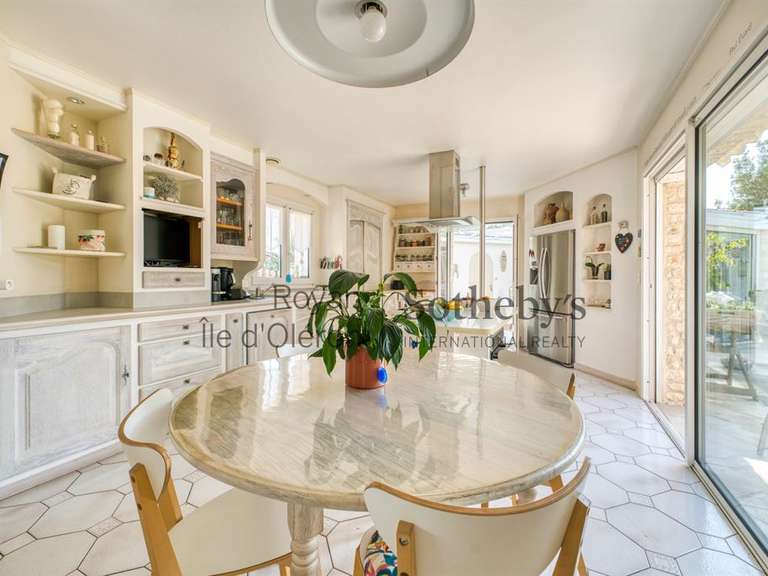 Maison Le Château-d'Oléron - 4 chambres - 300m²