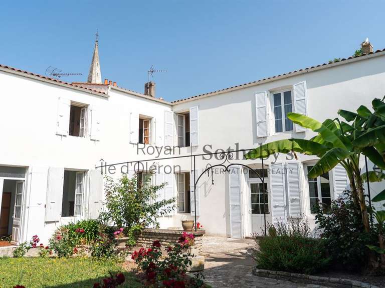 House Le Château-d'Oléron - 6 bedrooms - 402m²