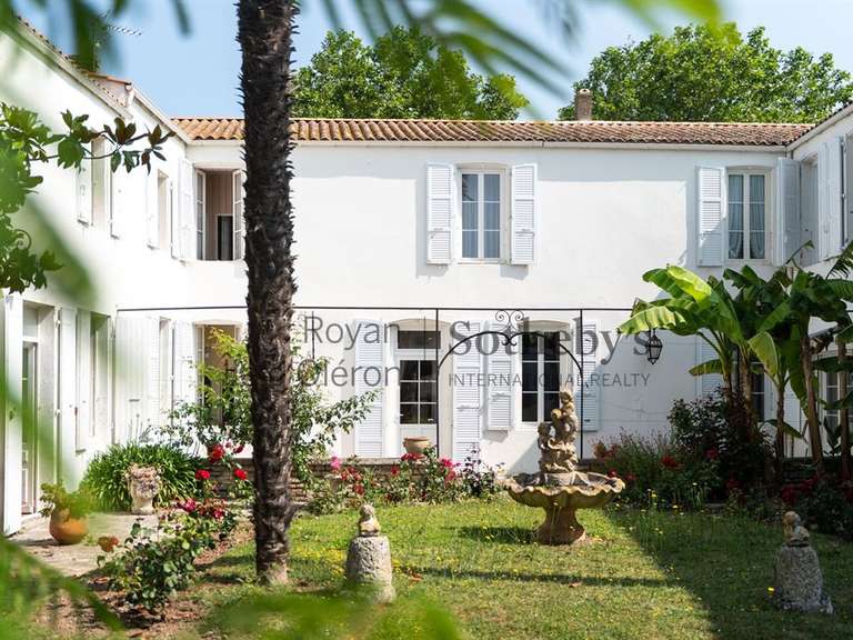 House Le Château-d'Oléron - 6 bedrooms - 402m²