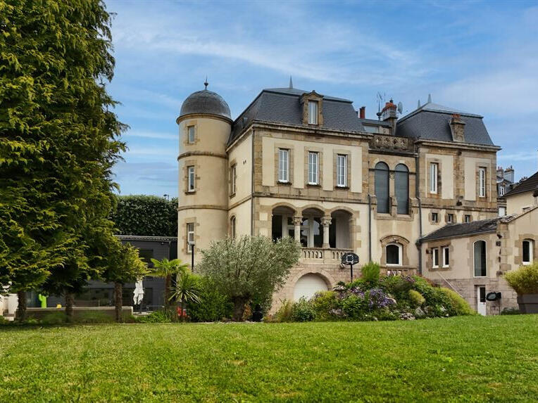 Mansion Le Creusot - 8 bedrooms - 583m²
