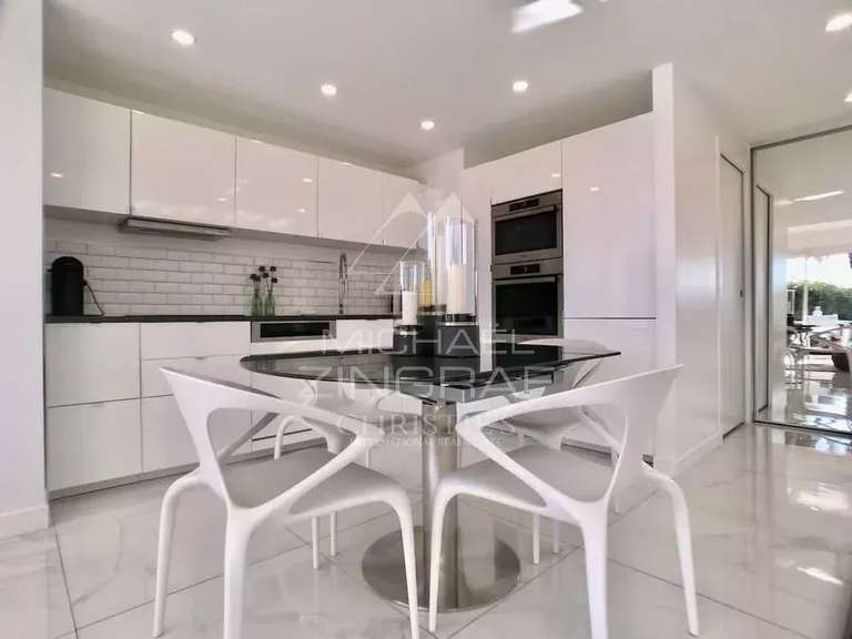 Appartement Le golfe-juan - 2 chambres - 81m²