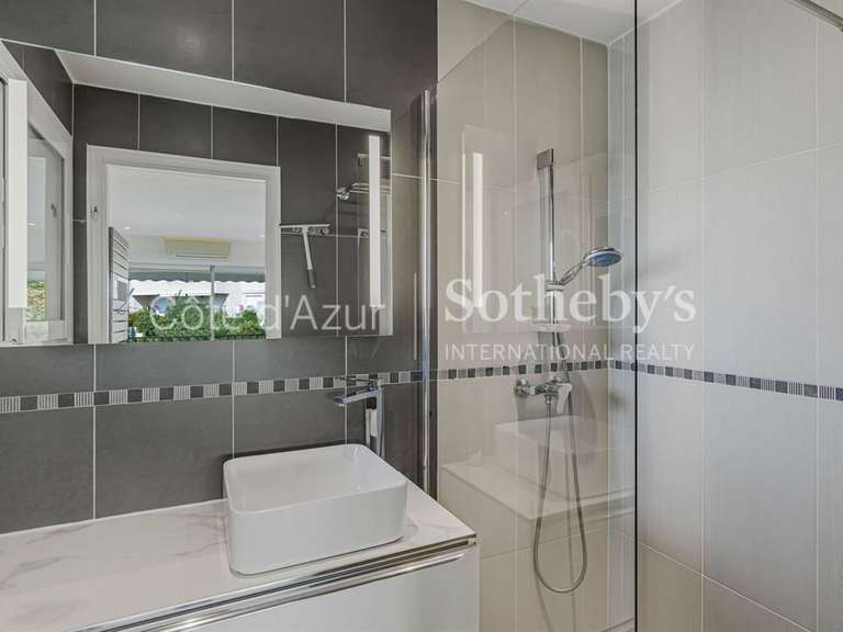 Appartement avec Vue sur mer Le golfe-juan - 2 chambres - 75m²