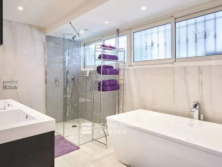 Maison avec Vue sur mer Le golfe-juan - 5 chambres - 202m²