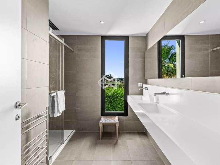 Villa avec Vue sur mer Le golfe-juan - 5 chambres - 204m²