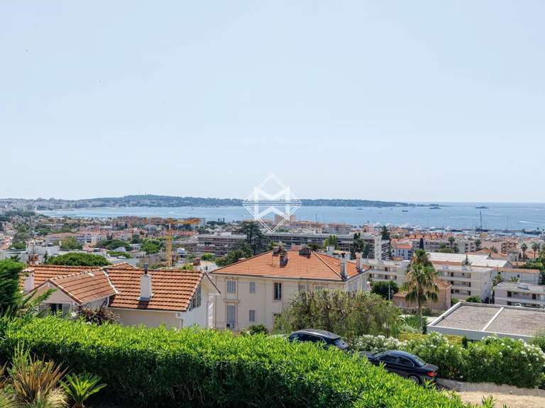 Villa avec Vue sur mer Le golfe-juan - 5 chambres - 204m²