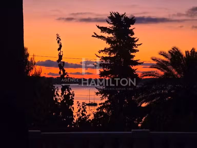 Villa avec Vue sur mer Le golfe-juan - 5 chambres - 140m²