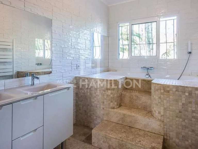 Villa avec Vue sur mer Le golfe-juan - 5 chambres - 140m²
