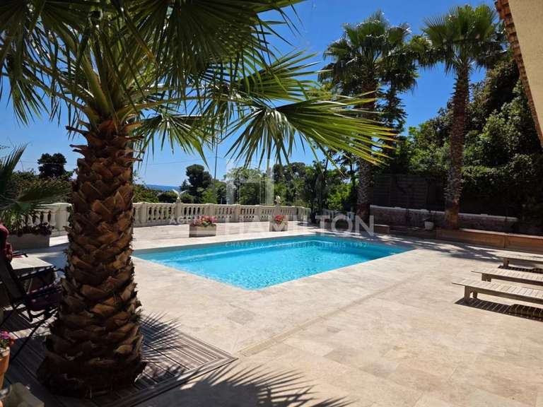 Villa avec Vue sur mer Le golfe-juan - 5 chambres - 140m²