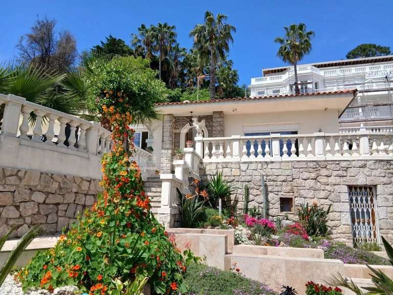 Villa avec Vue sur mer Le golfe-juan - 5 chambres - 140m²