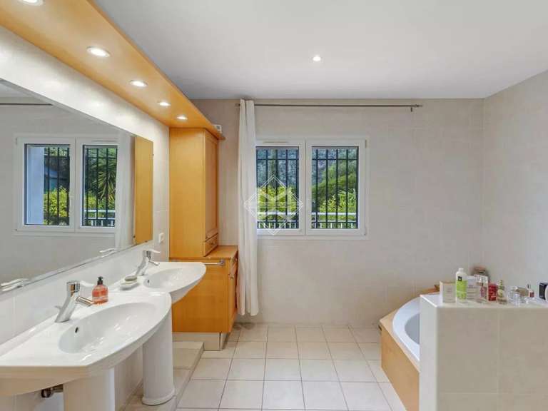 Villa Le Lavandou - 3 bedrooms - 241m²