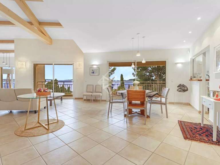 Villa Le Lavandou - 3 bedrooms - 241m²