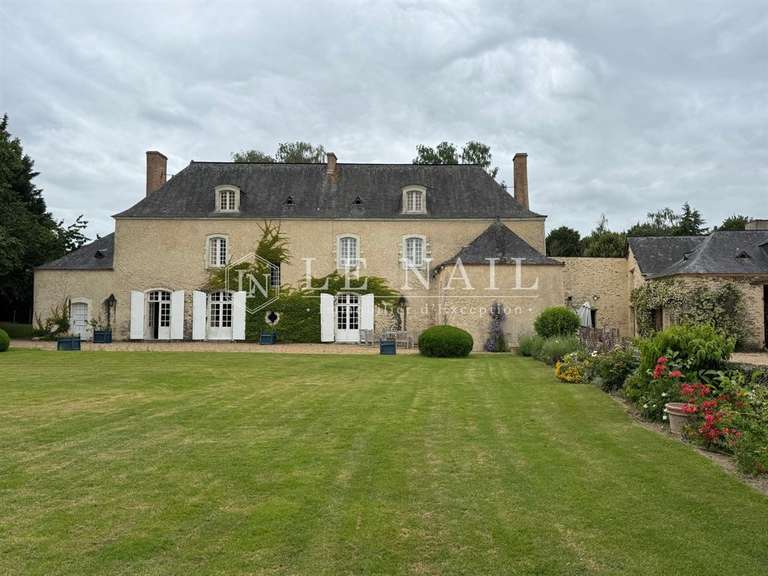 Propriété Le Lion-d'Angers - 9 chambres - 420m²