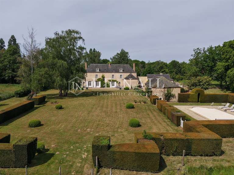 Propriété Le Lion-d'Angers - 9 chambres - 420m²