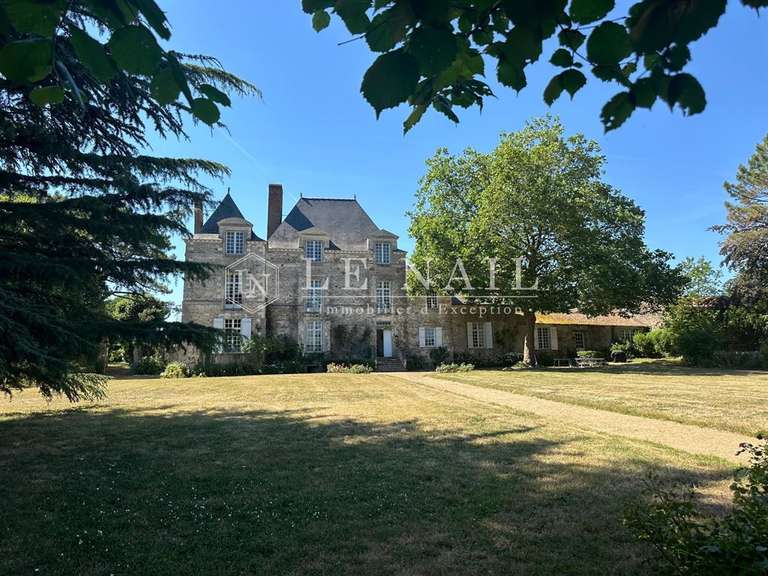 Manoir Le Loroux-Bottereau - 8 chambres - 397m²