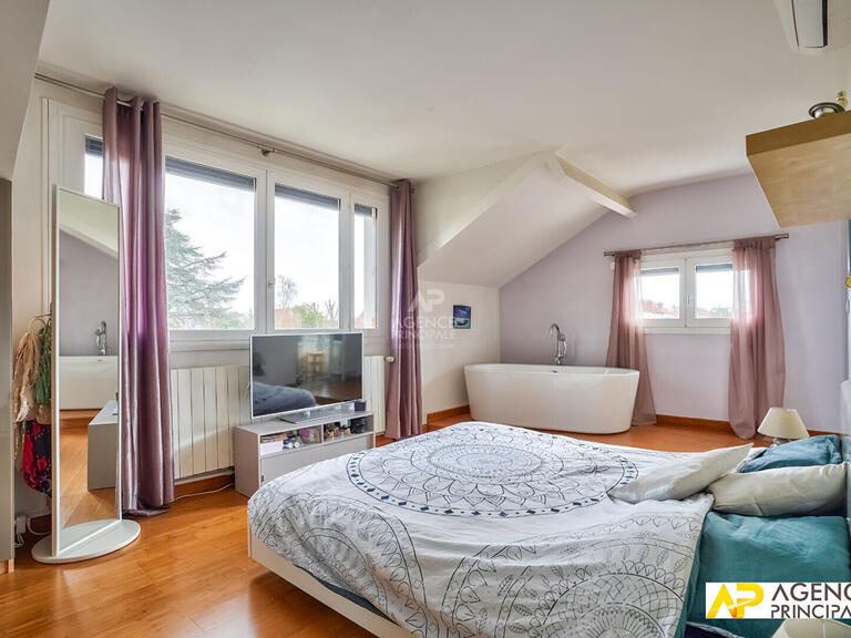 Maison Le Mesnil-le-Roi - 4 chambres - 175m²