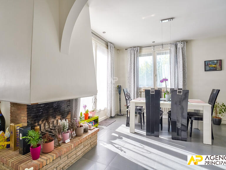 Maison Le Mesnil-le-Roi - 4 chambres - 175m²